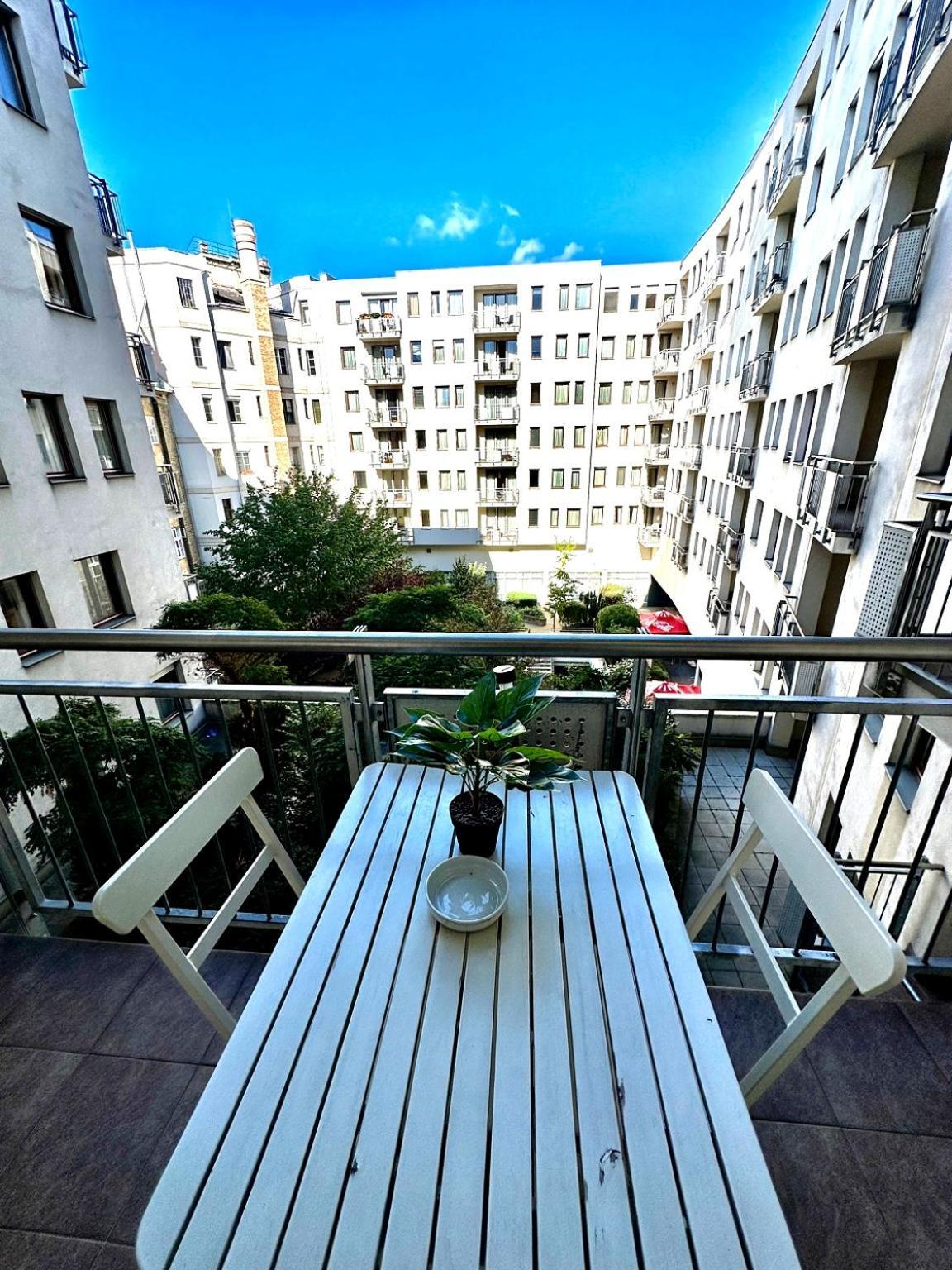 Central Apartment With Balcony Budapest Exterior photo